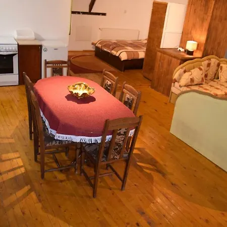 The Big White House Apartamento