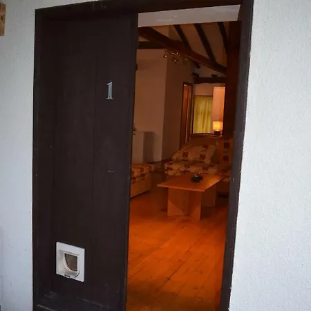 The Big White House Apartamento Tserova Koriya