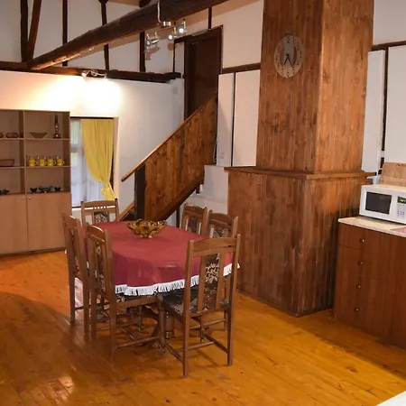 The Big White House Apartamento